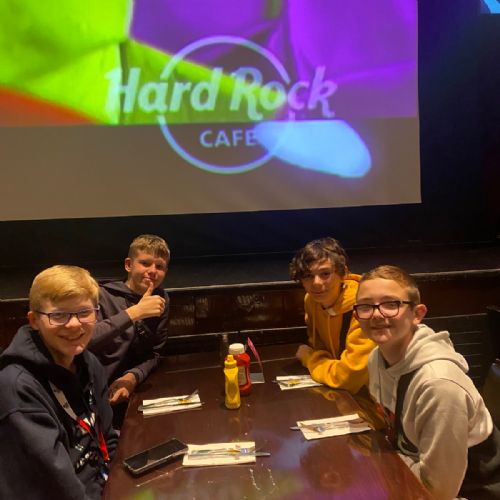 FEB6F6F7-CE7F-4CE5-A8D3-0F1252D70354