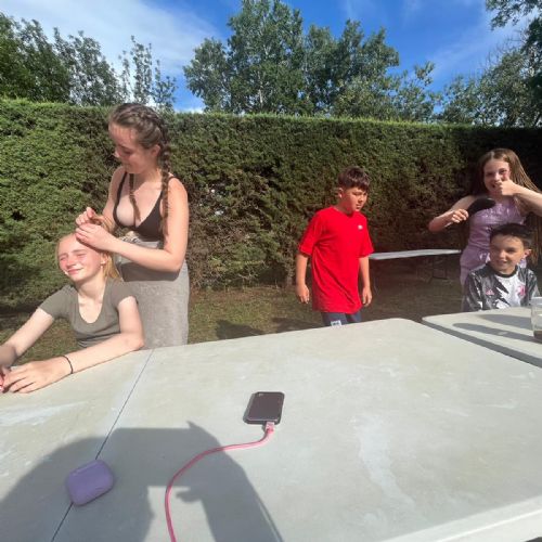 9aaa4033-2e5a-4de9-9d77-62c98aa1bda02)