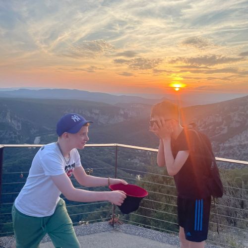 c142beaf-5478-4ecf-bc57-4b4e47534fcc2)